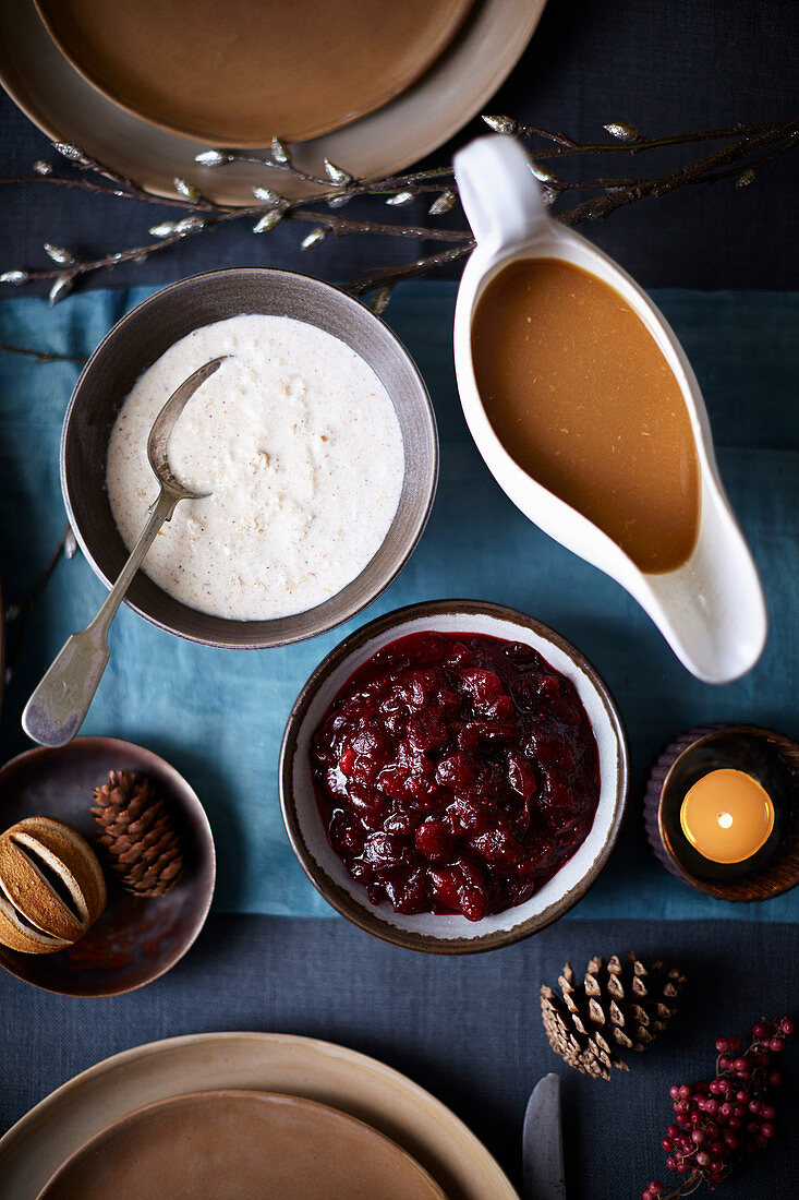 Bread sauce, Ruby cranberry sauce and Wild-Mushroom-Gravy with Prosecco