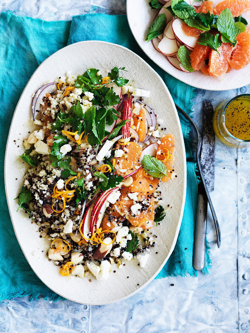 Fünfkornsalat mit Orange, Nüssen und Feta