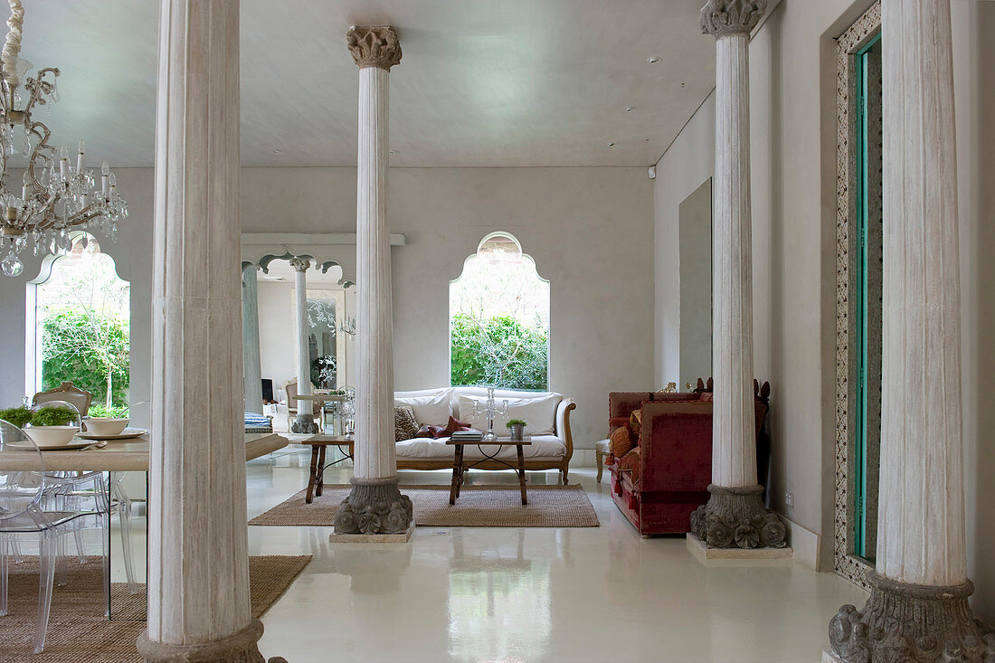 Pillars in exclusive, open-plan, Mediterranean-style interior