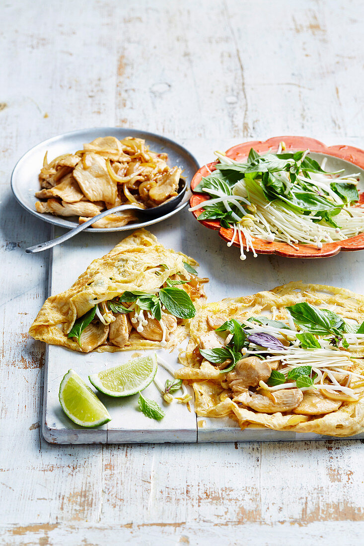 Thailändische Hähnchen-Omeletts mit Limetten