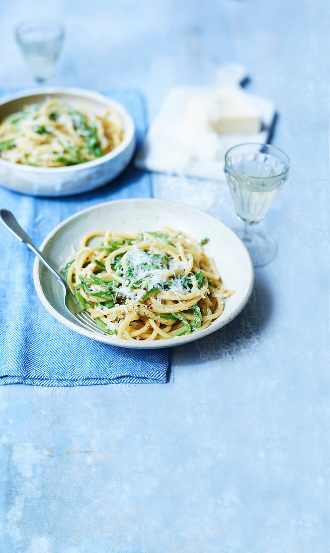 Cacio e pepe with runner beans