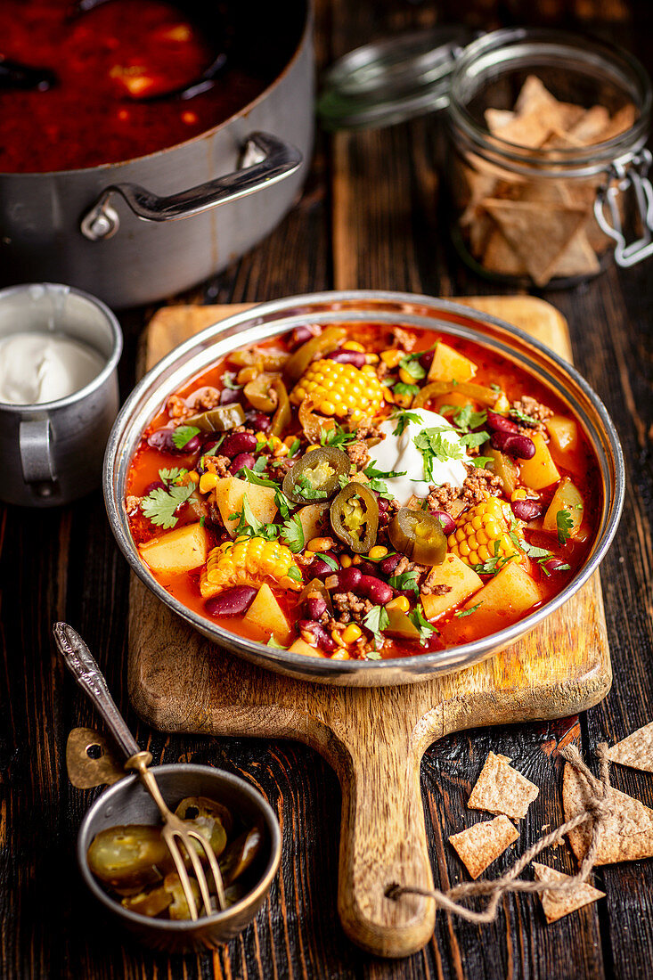 Suppe mit Rinderhackfleisch und Kidneybohnen (Mexiko)