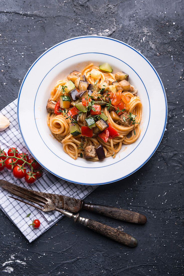 Vegan spaghetti with Mediterranean vegetables and soya mince