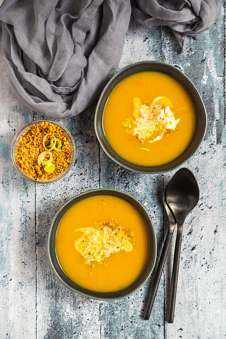 Pumpkin soup with lupine meal (minced meat substitute) and leeks