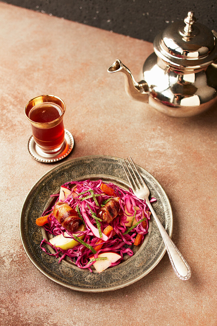 Oriental red cabbage salad