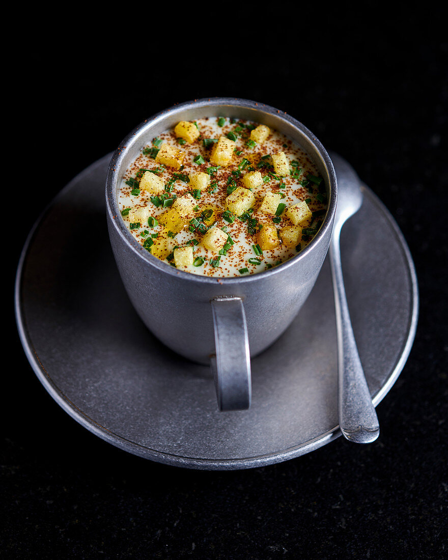 Kartoffelschaumsuppe mit Kräutern