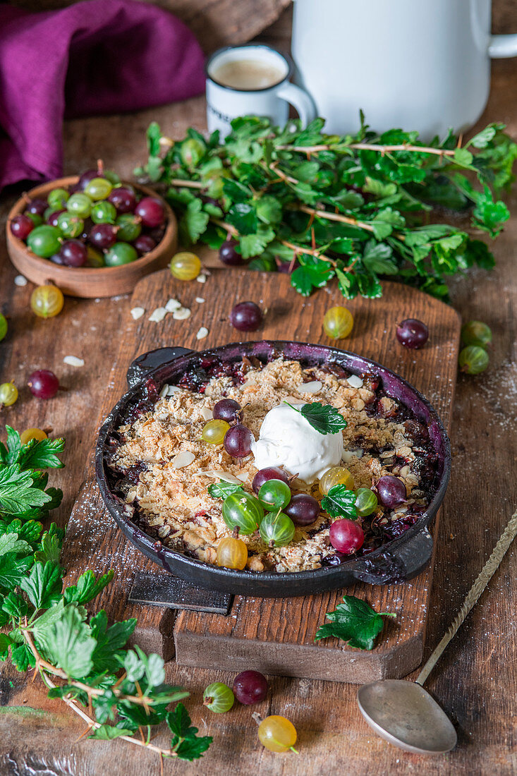 Stachelbeer-Haferflocken-Crumble