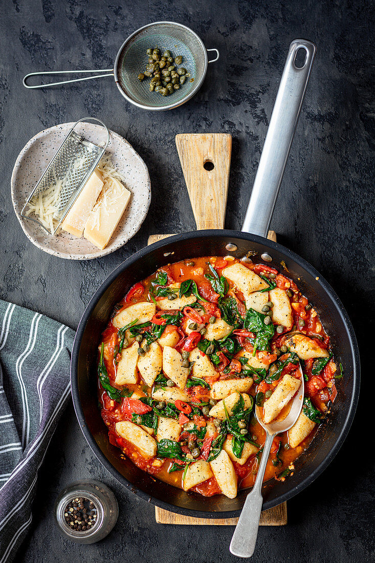 Gnocchi with tomato sauce with chili and capers