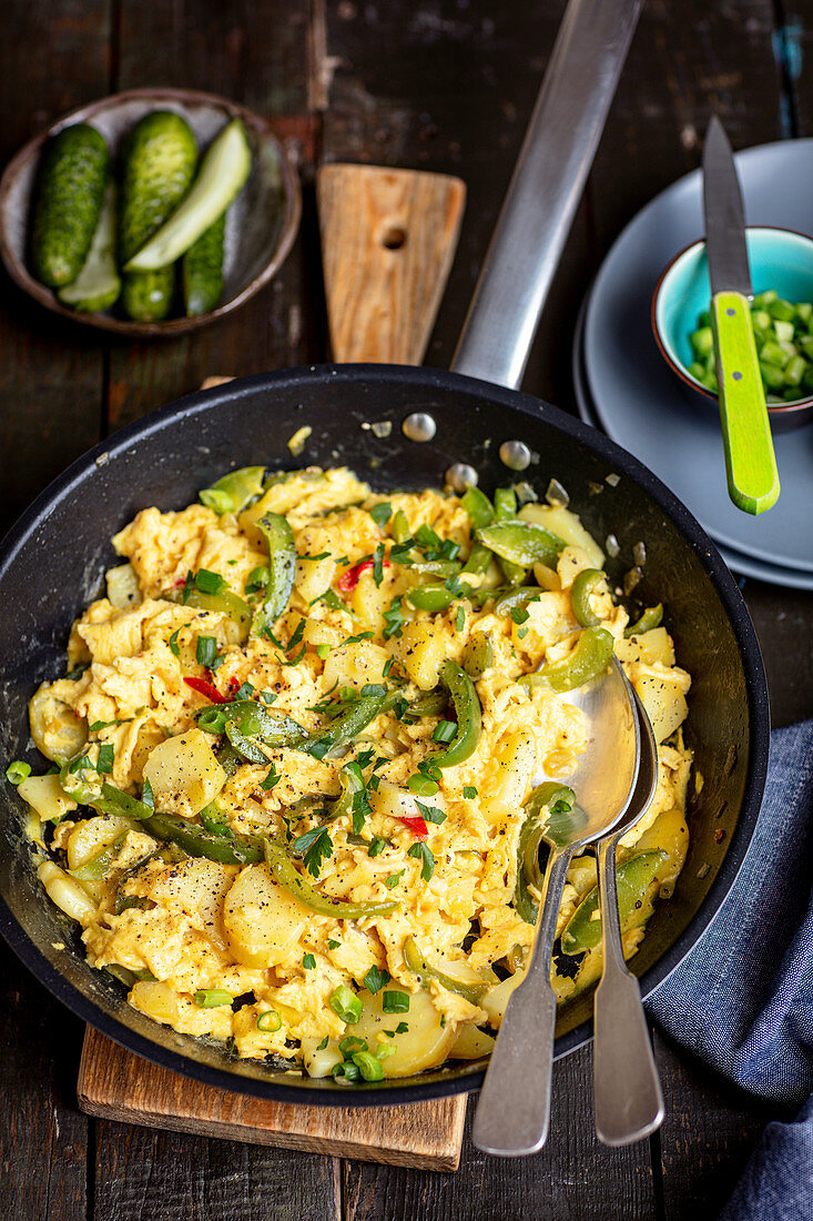 Scrambled eggs with potatoes and pepper