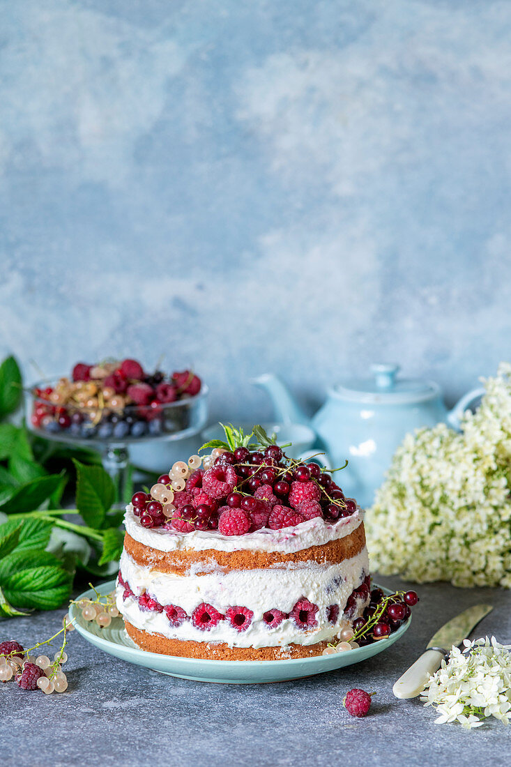 Berry cake with quark mousse