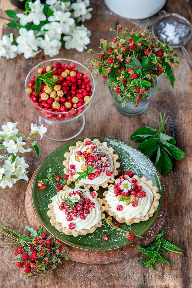 Wild strawberry tartlets with mascarpone cream