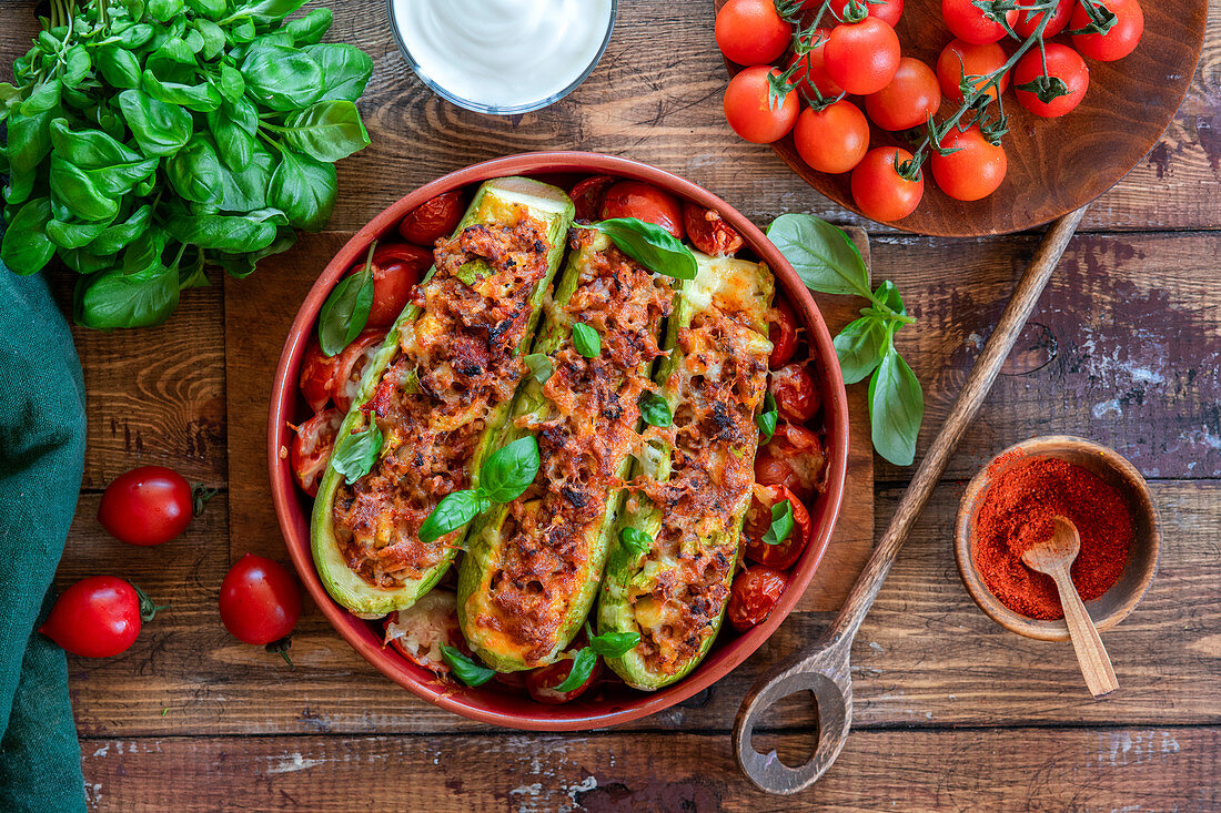 Stuffed zucchinis with meat and tomato filling