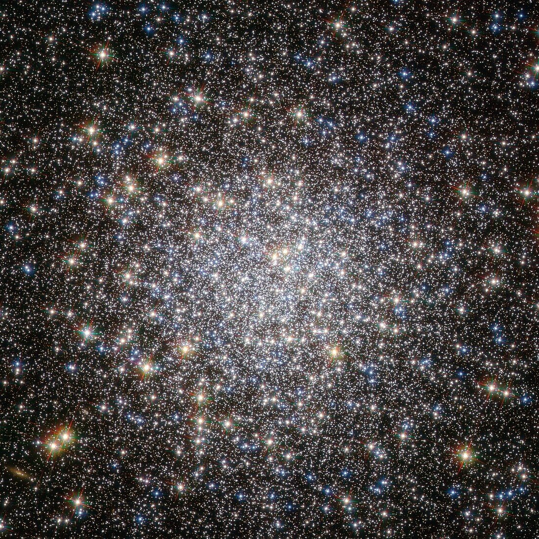 Messier 5 globular star cluster,Hubble image