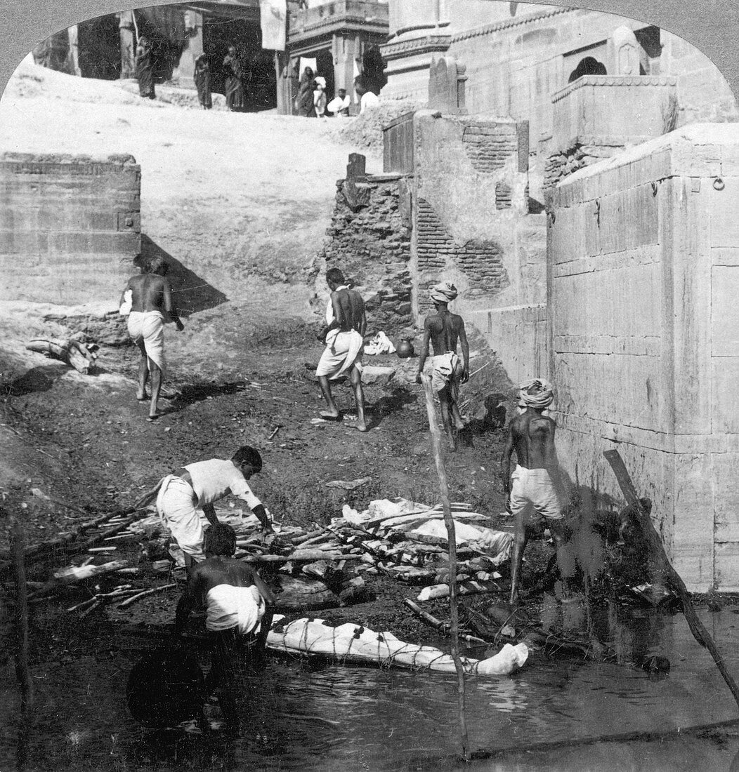 Bathing and burning the Hindu dead, Benares, India 1903