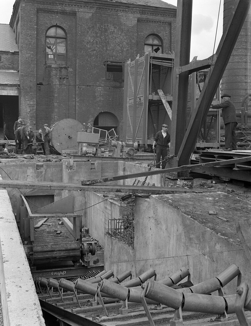New conveyor system at Hickleton Main pit, Yorkshire, 1961