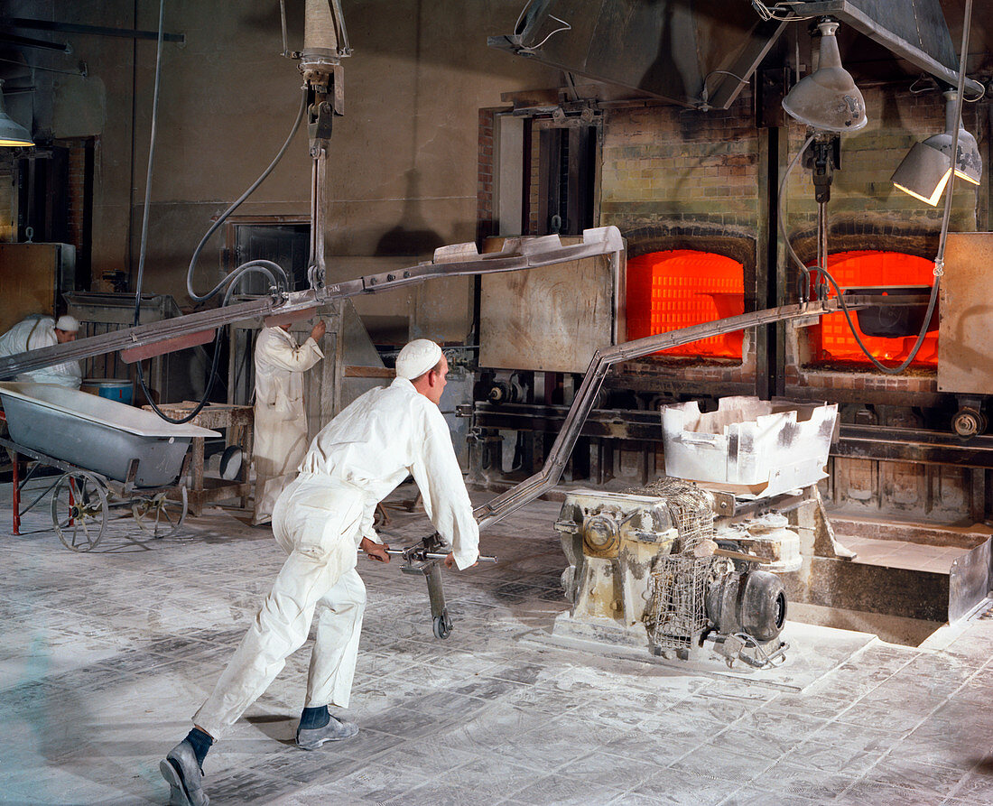Extracting a steel bath from the furnace, 1967