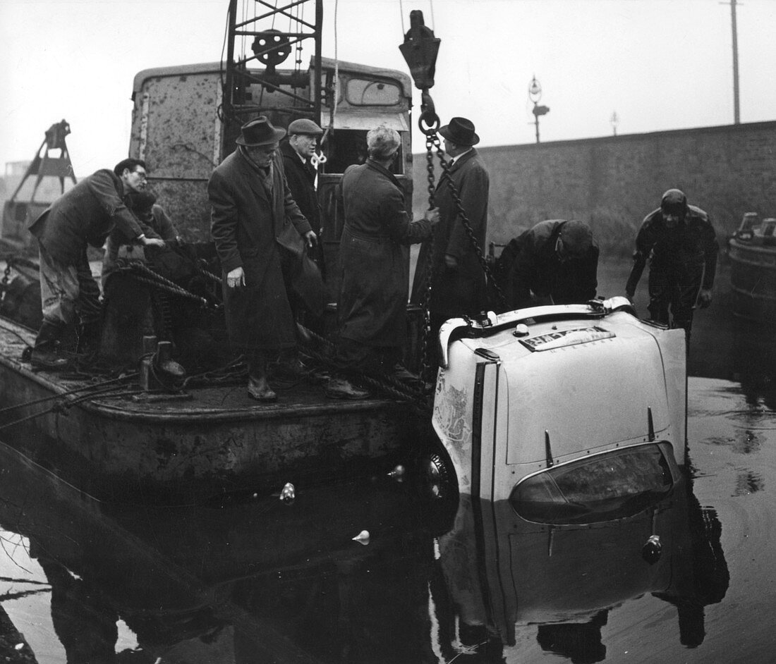 Sunbeam Rapier car accident, 1964