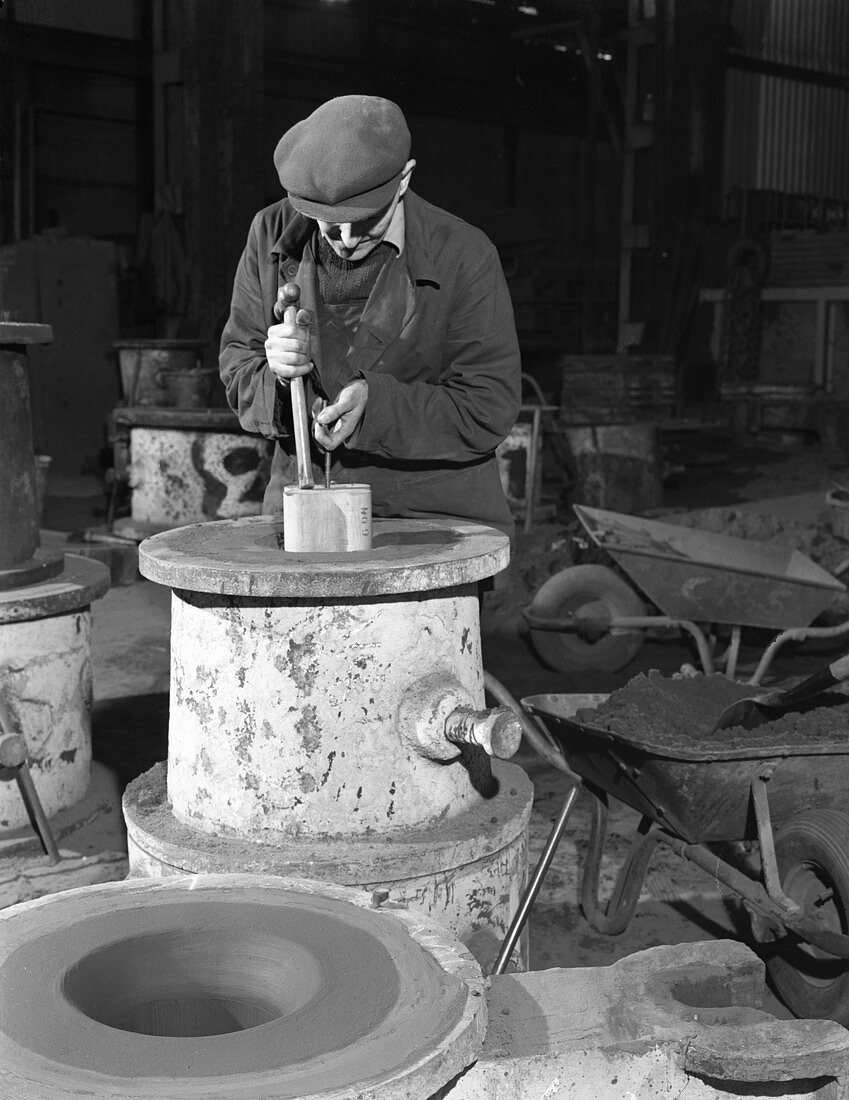 Moulding in the Wombwell Foundry, South Yorkshire, 1963