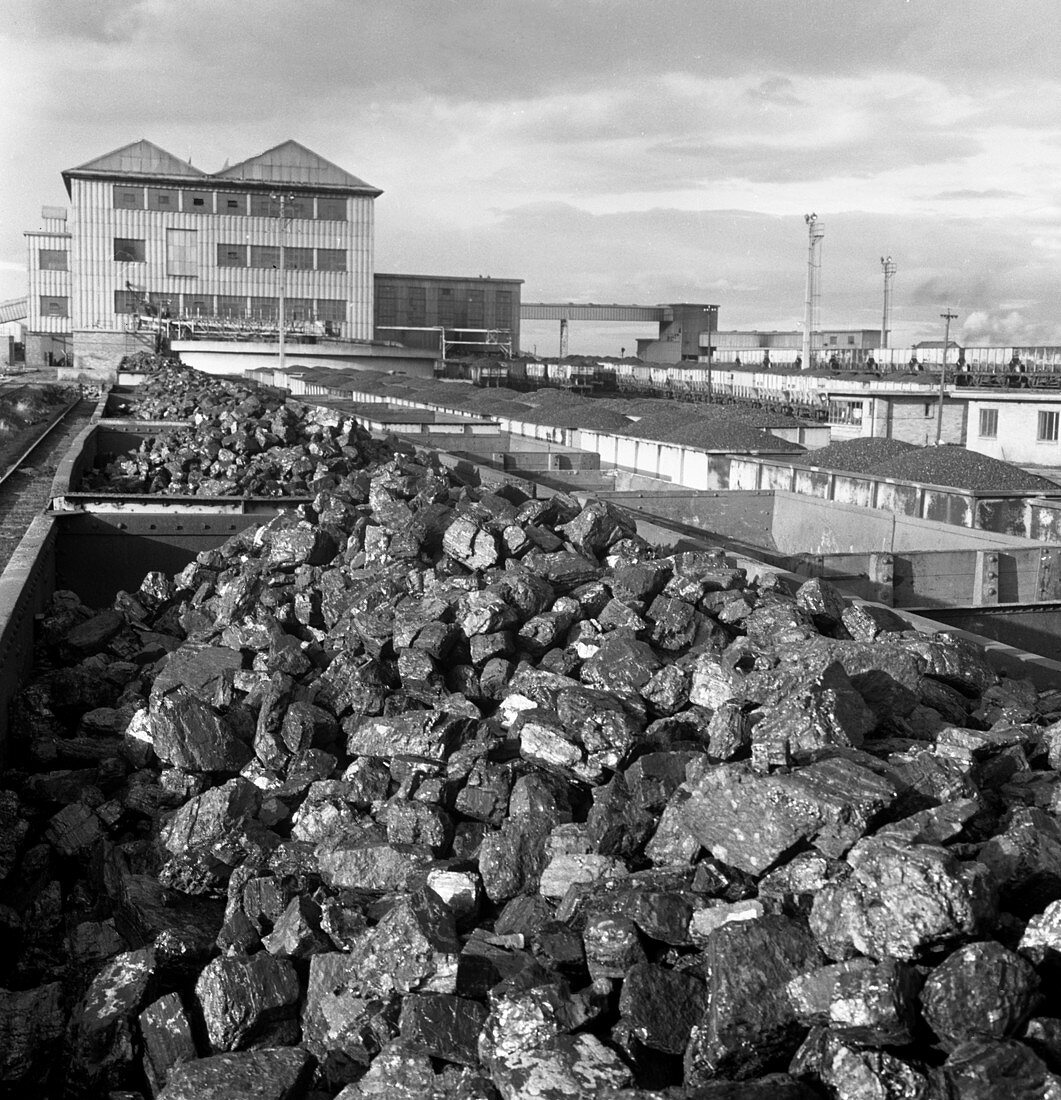 Rail trucks loaded with coal, 1963