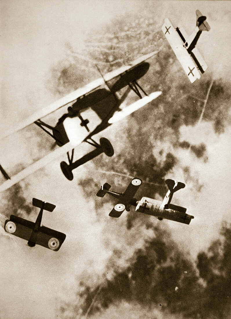 Dogfight between British and German aircraft, World War I