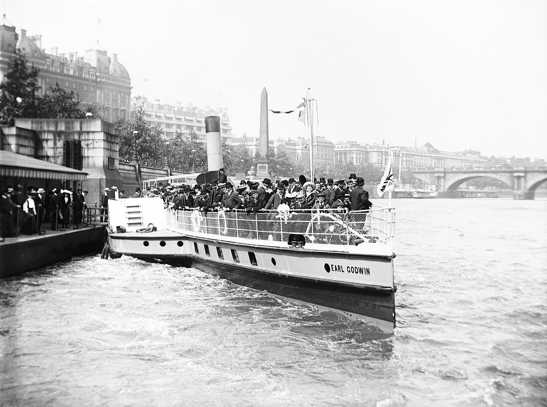 Passengers boarding the steamer 'Earl Godwin, London, c1905