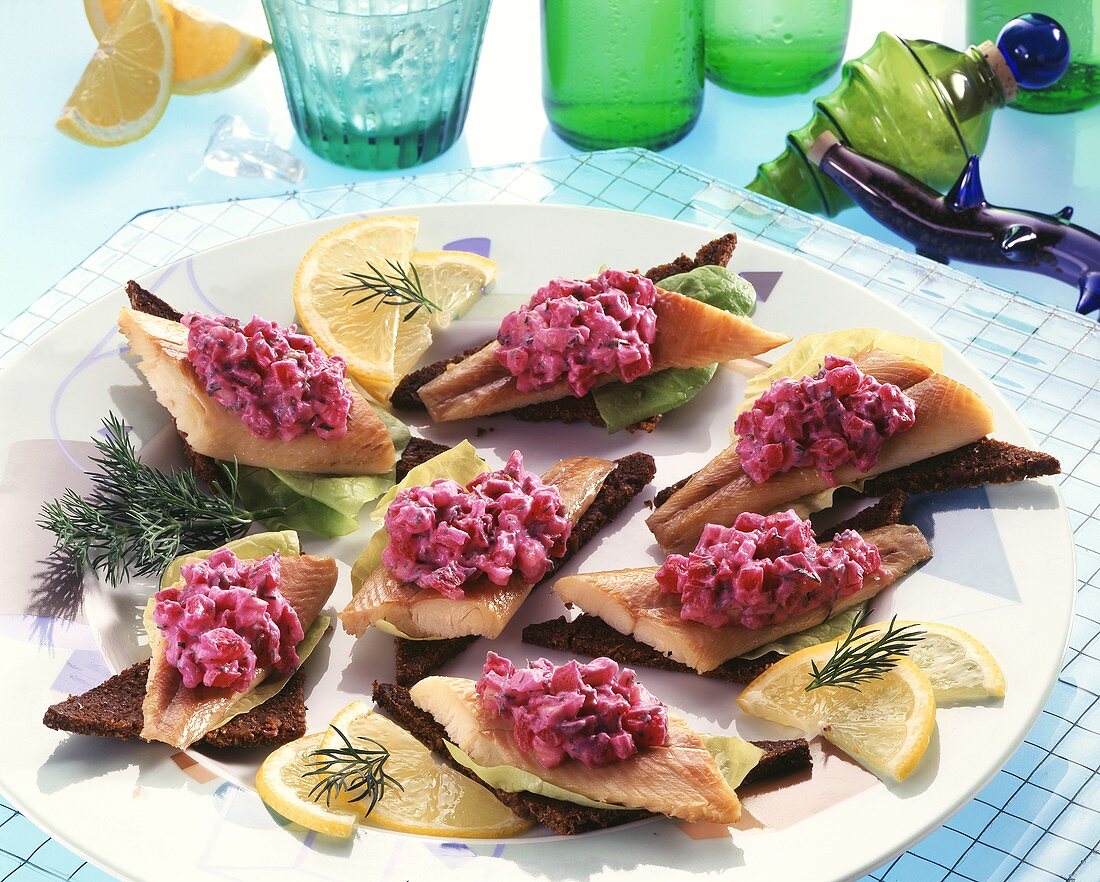 Pumpernickel with smoked trout fillets and beetroot