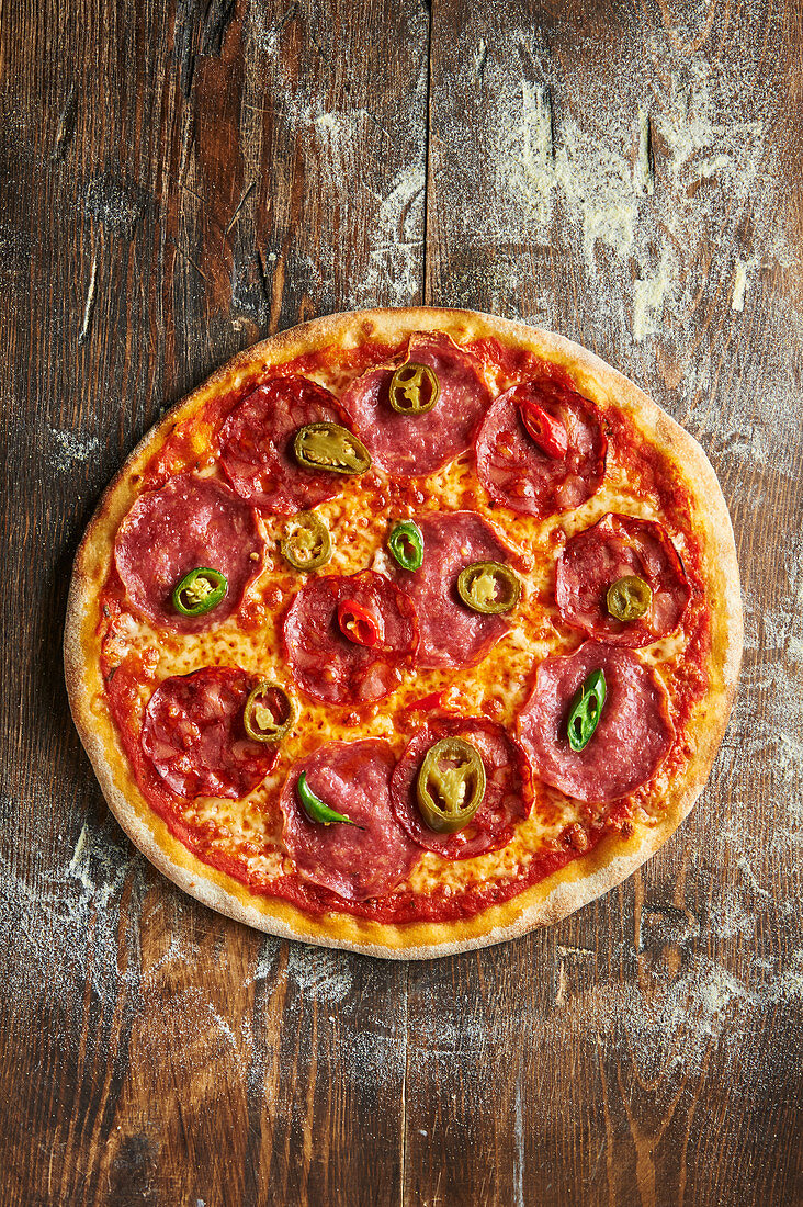 Pizza Diavolo mit Salami