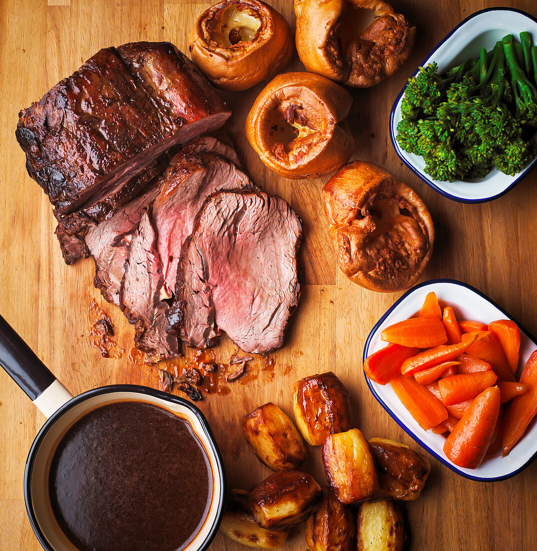 Roast beef with Yorkshire puddings and vegetables (England)