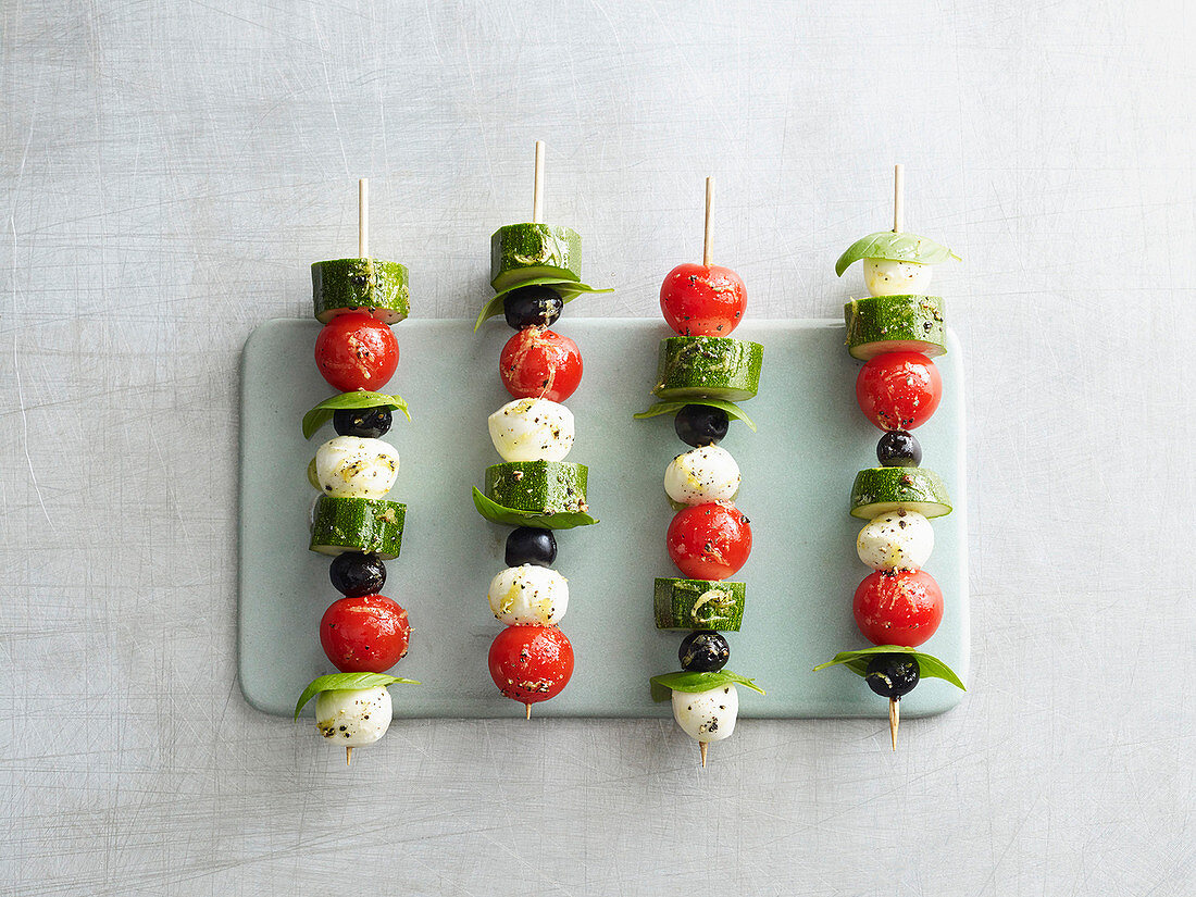 Vegetable and mozzarella skewers with olives (low carb)