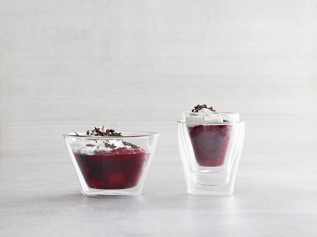Red berry jelly with stracciatella quark (low carb)