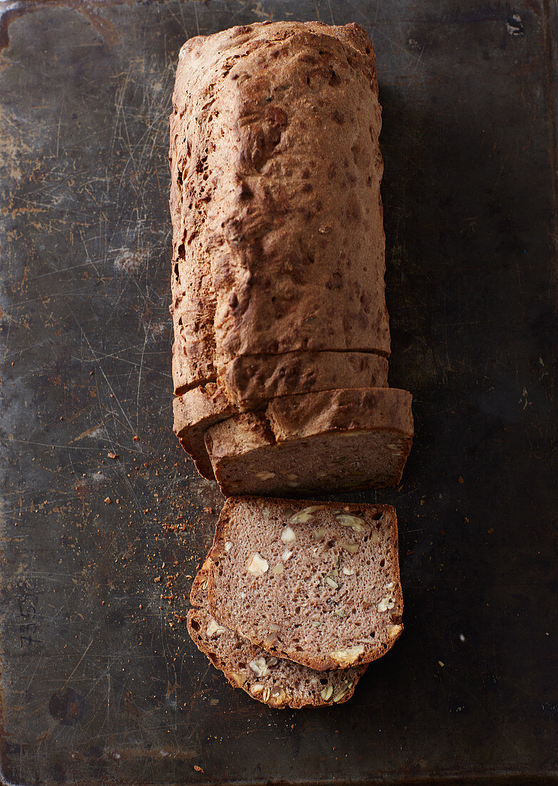 Nutty wholemeal spelt bread with honey