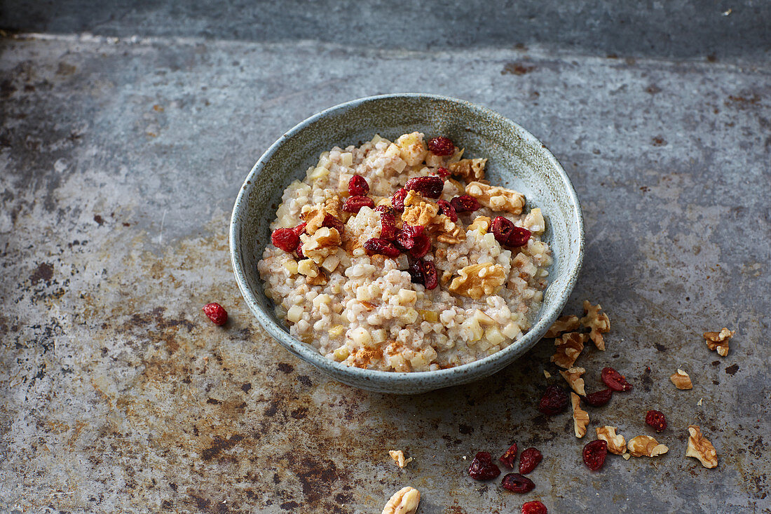 Winter buckwheat porridge with apples, cinnamon and cranberries