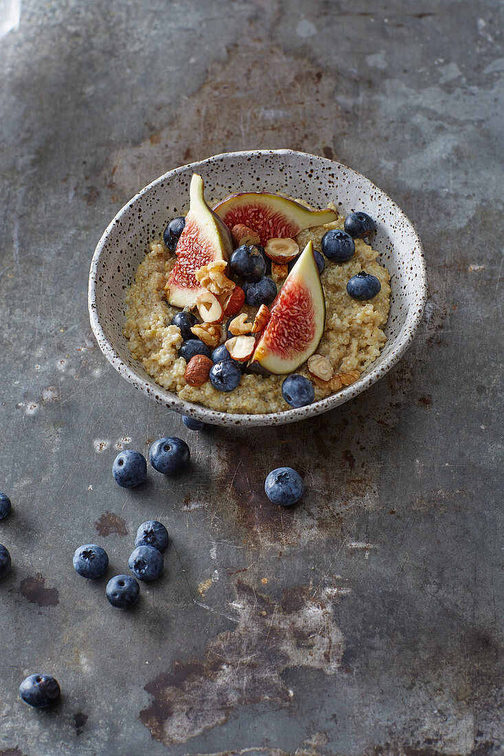 Fruity fresh quinoa porridge with figs and blueberries