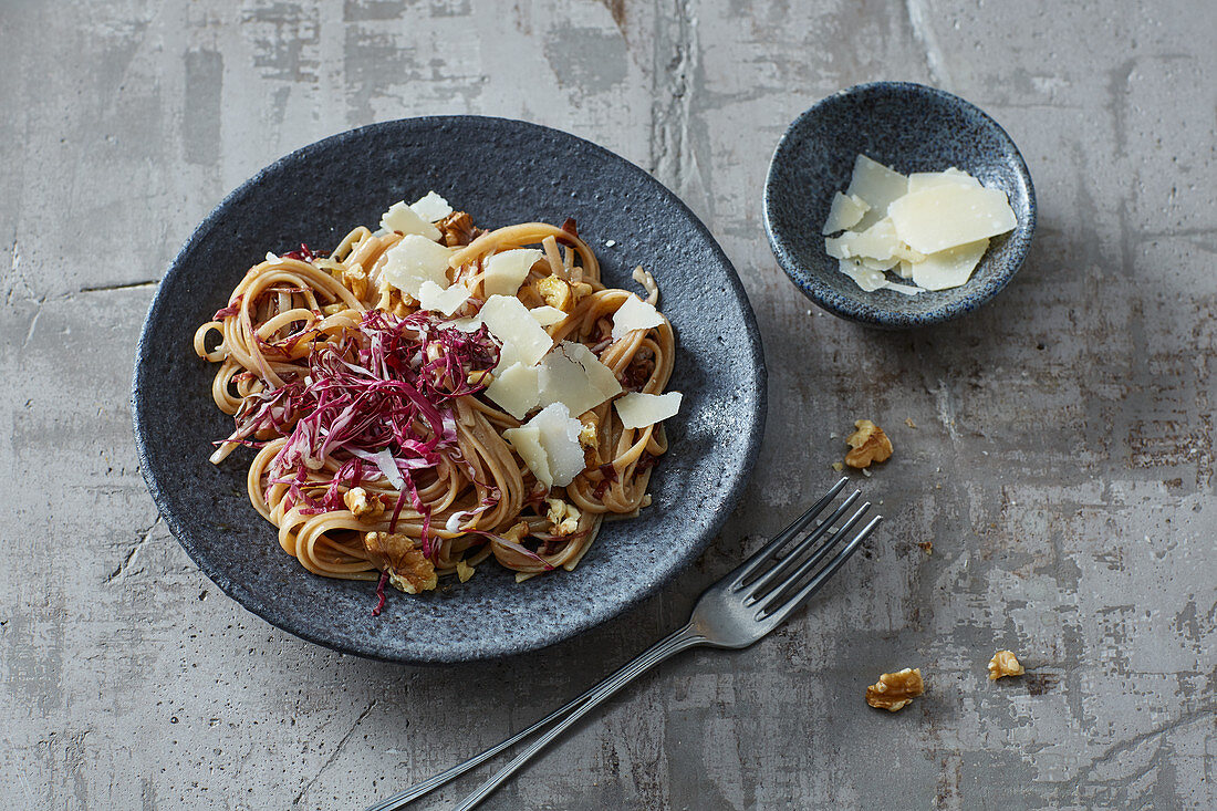 One pot pasta with radicchio, walnuts and parmesan cheese