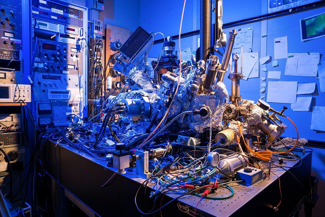 Scanning tunneling microscope, IBM research