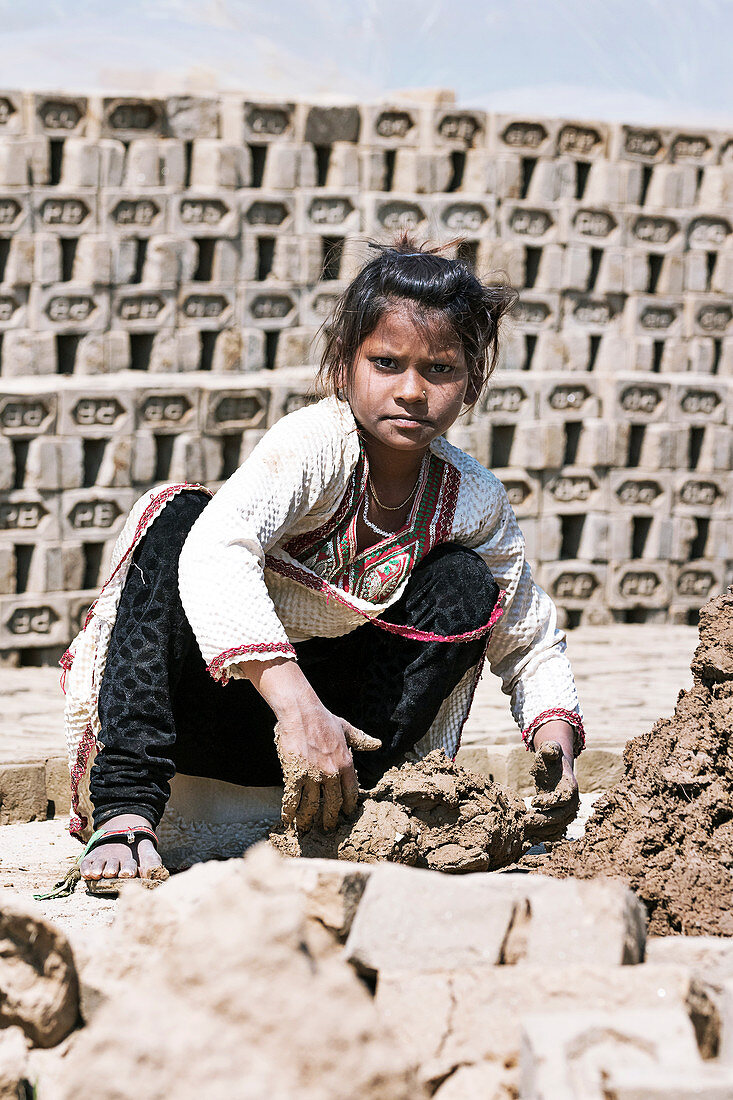 Mud brick industry, child worker