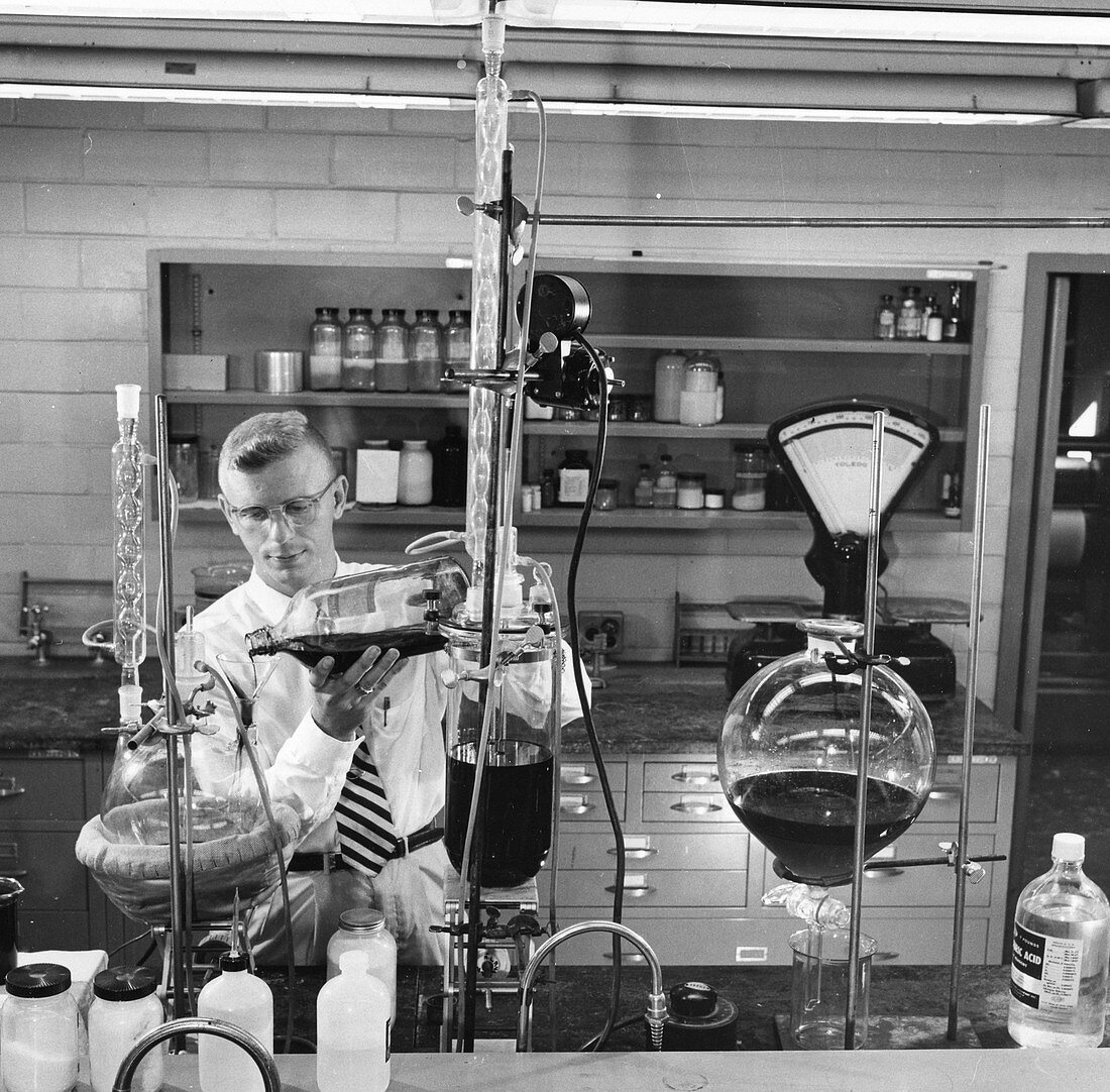 Testing Quilon water repellent, 1950s