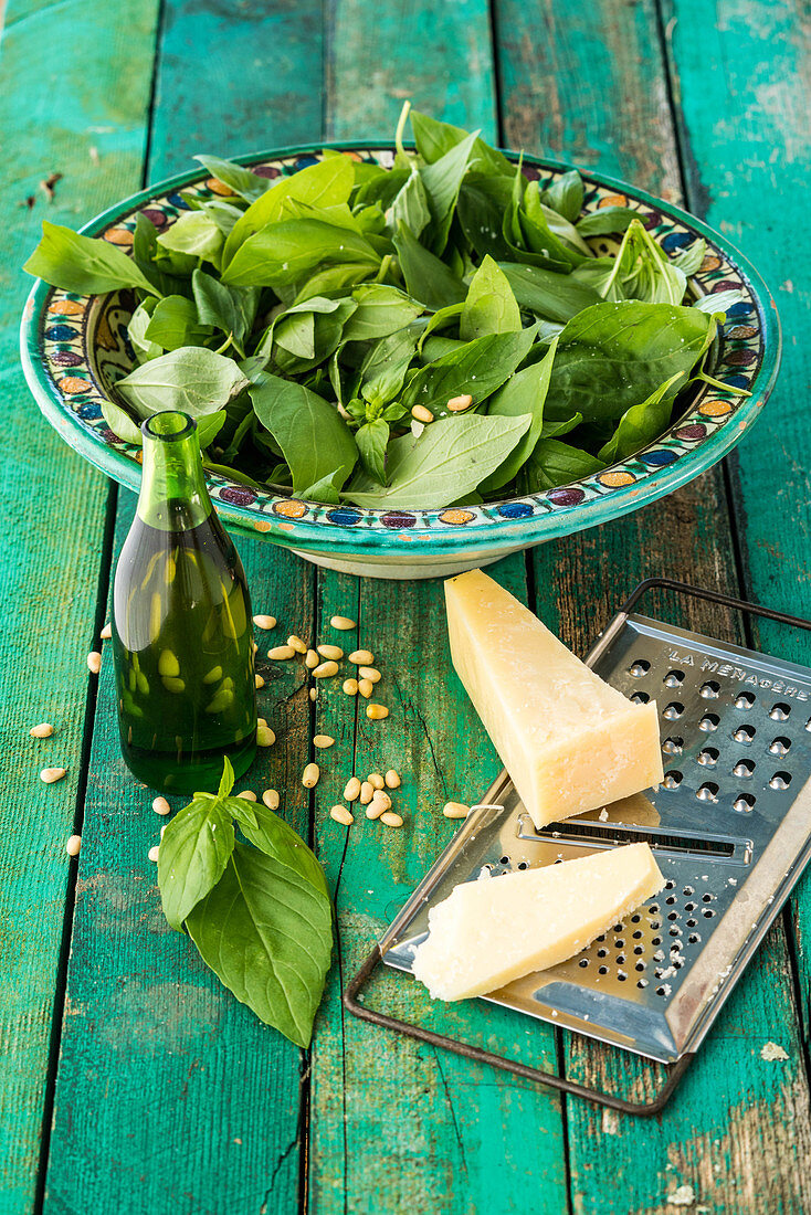 Ingredients for the preparation of basil pesto