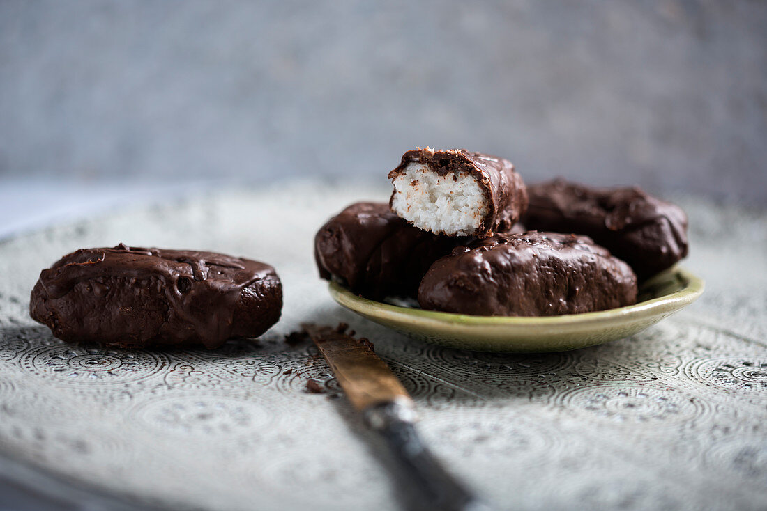 Vegan coconut bars (à la Bounty)