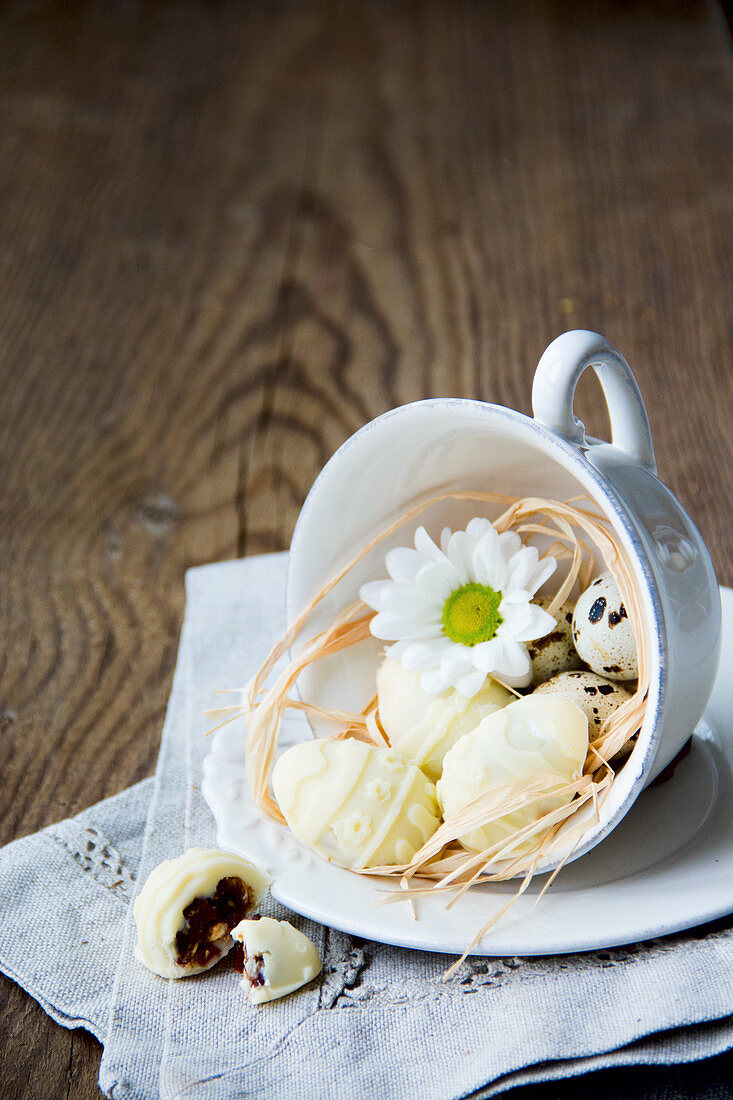 White Easter egg pralines with a dried berry and nut filling