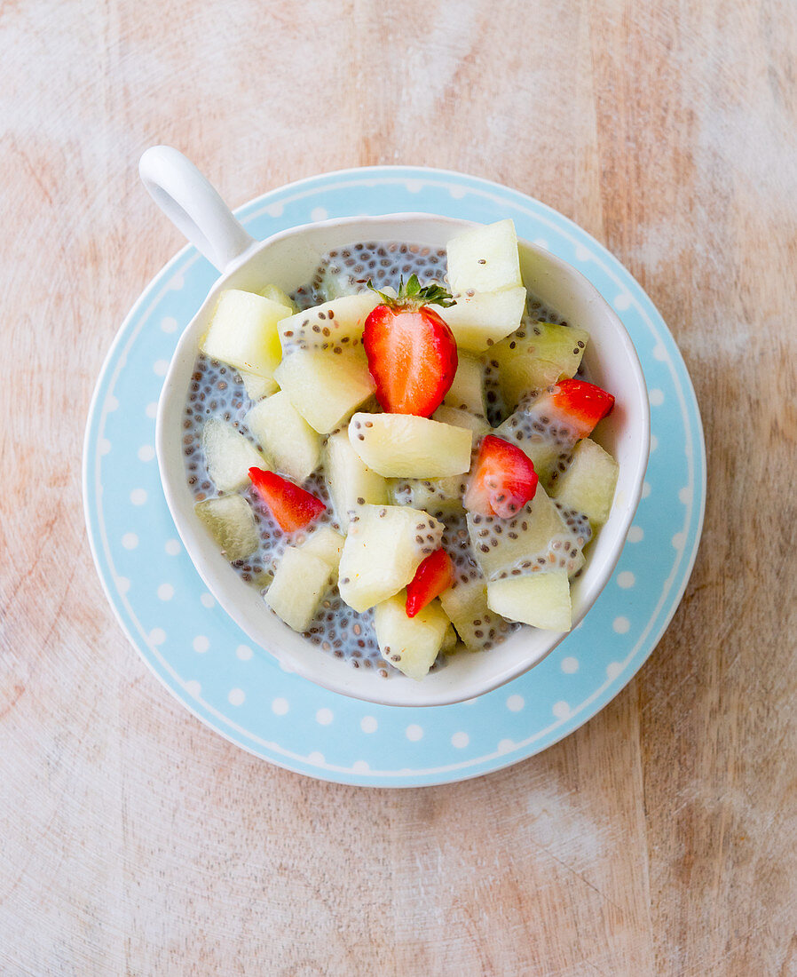 Chia-Melonen-Erdbeer-Bowl