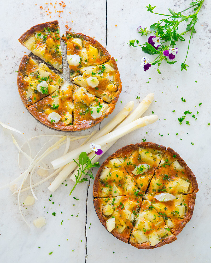 Asparagus quiche with cheese and herbs