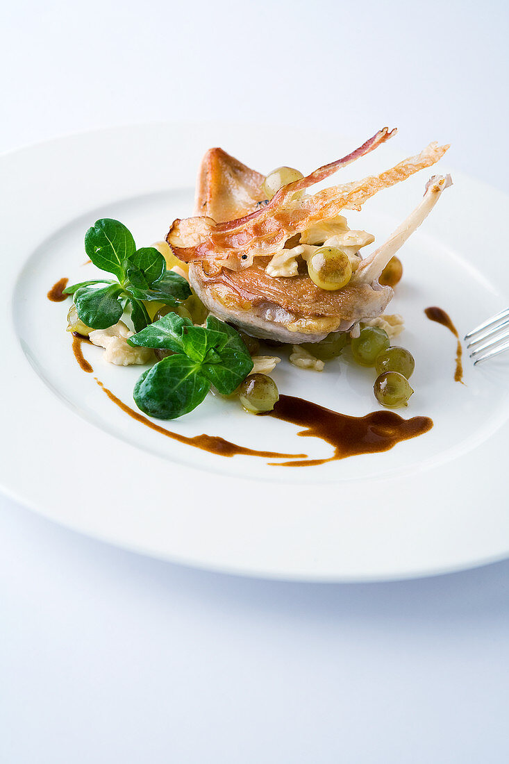 Pheasant breast with grapes, lamb's lettuce and bacon