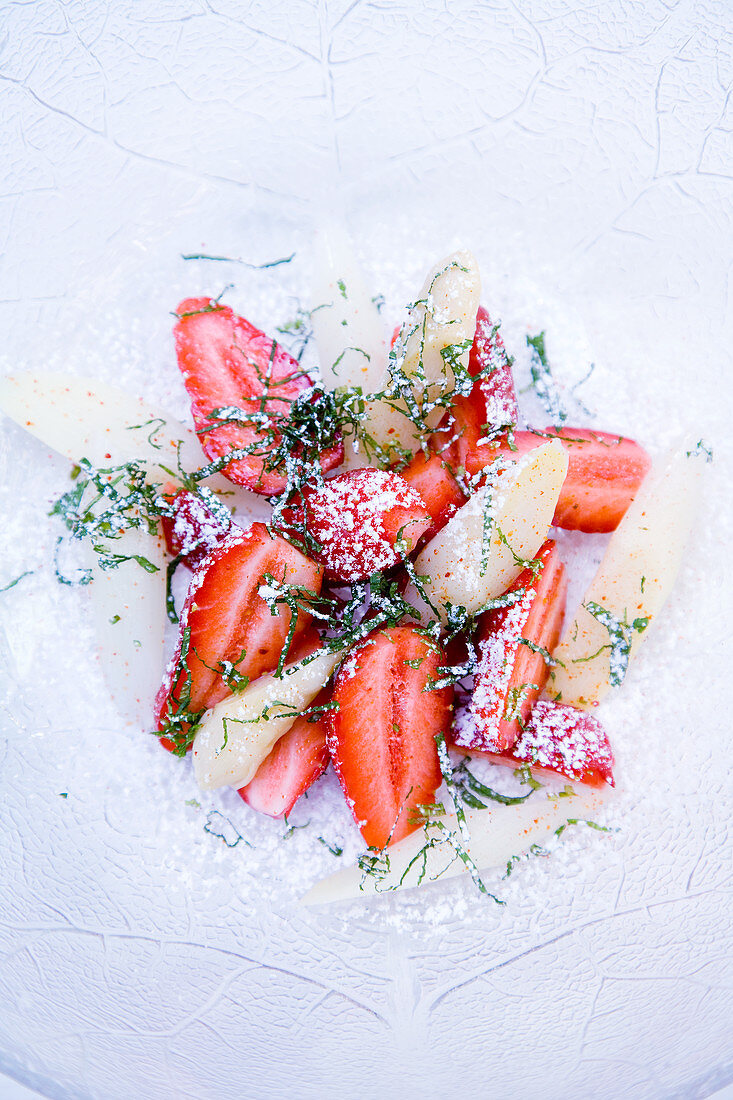 Strawberry and asparagus salad with mint
