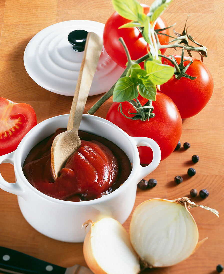 Homemade tomato ketchup