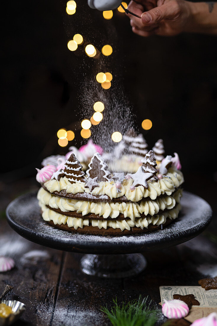 Weihnachtsplätzchen-Torte mit Buttercreme