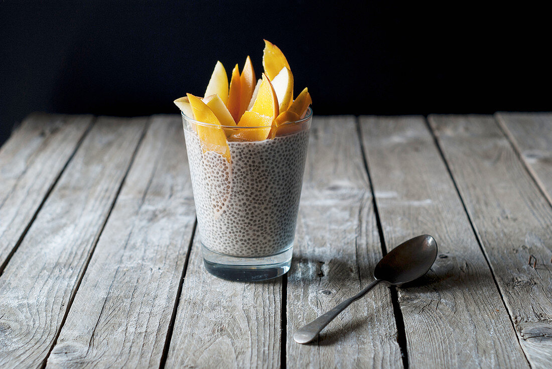 Chiapudding mit Früchten