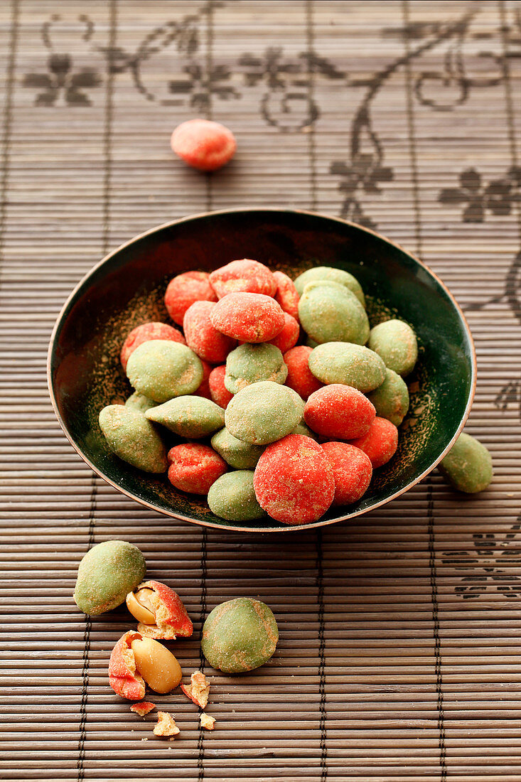 Wasabi peanuts in a small bowl (Asia)
