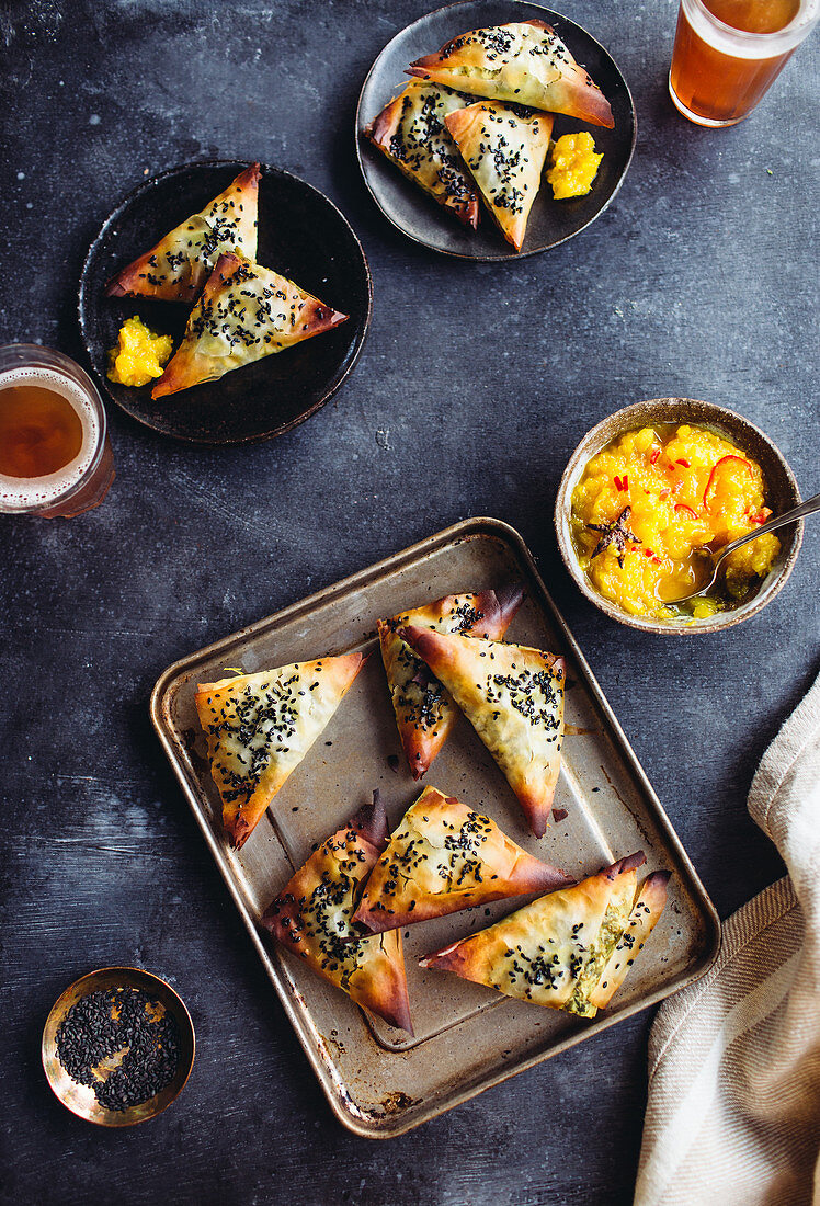 Samosas mit Mangochutney