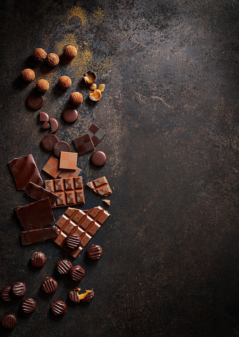 Schokoladenkonfekt und Schokoladentafeln